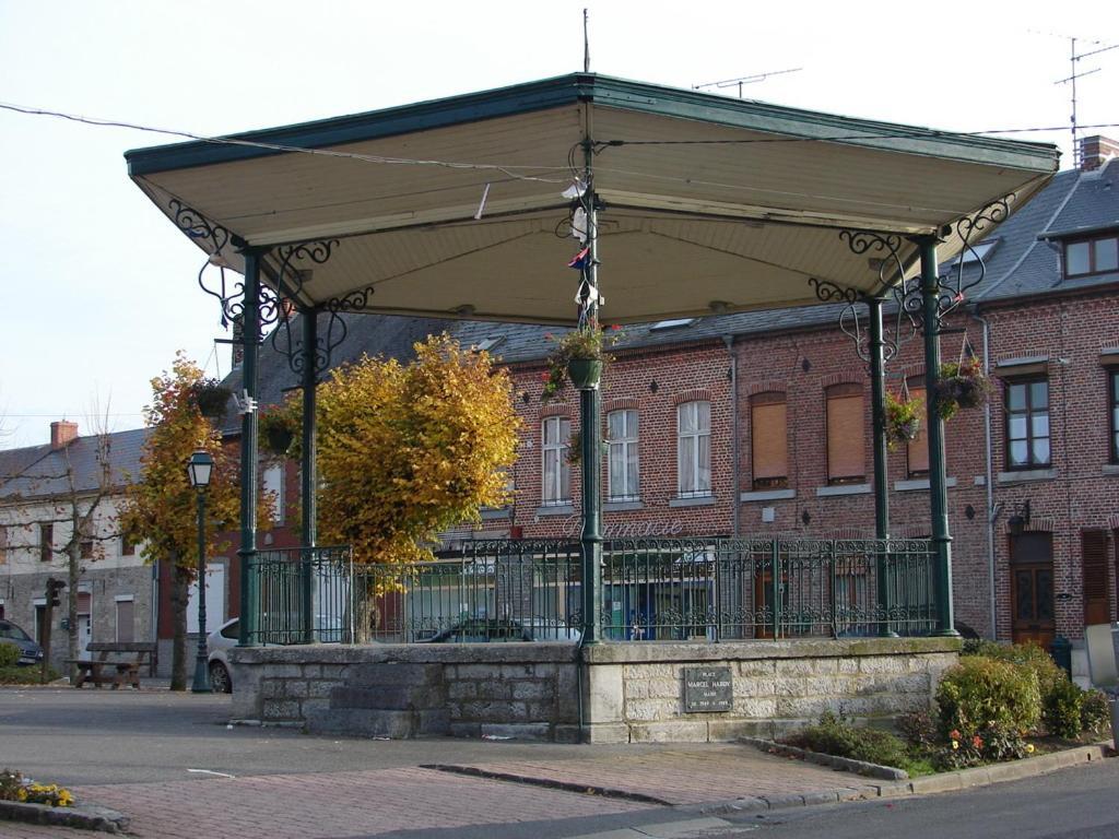 Aubepine Panzió Sains-du-Nord Kültér fotó